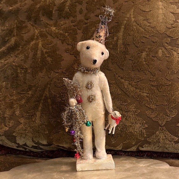 Olde Teddy Figurine by artist Vickie Smyers for Bethany Lowe Designs. - Picture 4 of 6